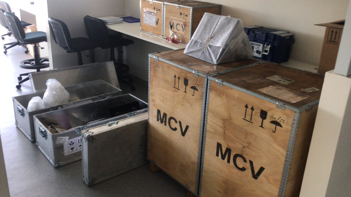 polarix11's tweet photo. Estamos casi listos para el envío de materia a Punta Arenas la semana que viene. Quedan apenas 6 espumas por limpiar y cerramos las cajas @inach_gob @AnidInforma #ACT192057 https://t.co/Tte9MFIHA5