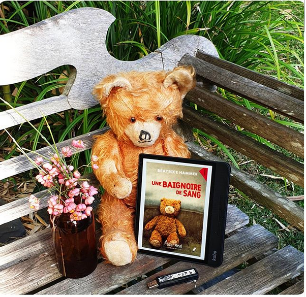 HammerBeatrice's tweet photo. Une belle critique de mon #polar #UneBaignoiredesang, à commander par exemple sur @aureliepdl et à faire livrer chez vous maintenant que le gouvernement prend en charge les frais de port des librairies indépendantes !
https://t.co/MqDnyquVE0
#books #livres #chroniques #thriller https://t.co/5NEeftKgAW
