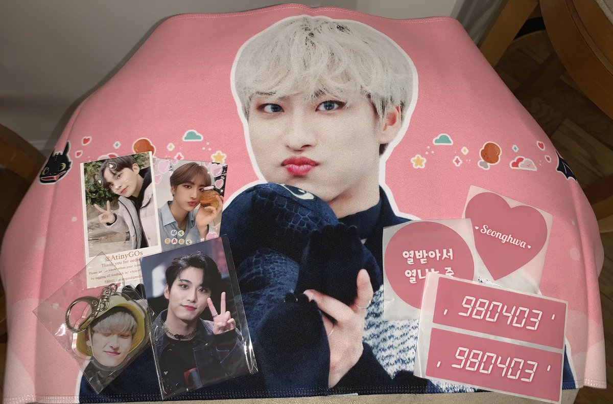 wxnderlndhwa's tweet photo. thank you @AtinyGOs for the seonghwa slogan! it’s beautiful 💖 #AtinyFB https://t.co/JqQ2QFPQZk