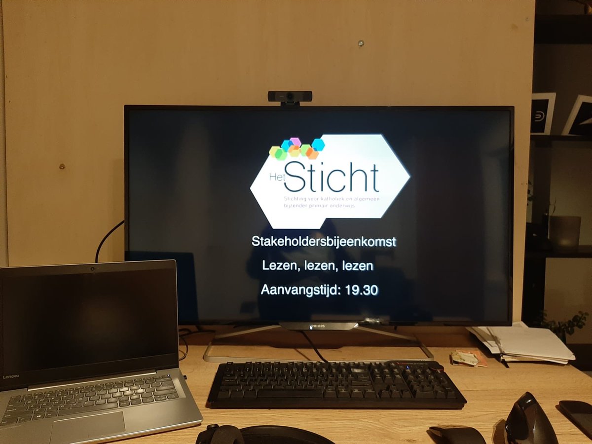 SimoneScholten's tweet photo. De 1e digitale stakeholdersbijeenkomst van Het Sticht. Sprekers Boukje Toering &amp; Kees Vernooy over het belang van lezen. https://t.co/rZKwuIj9Wa