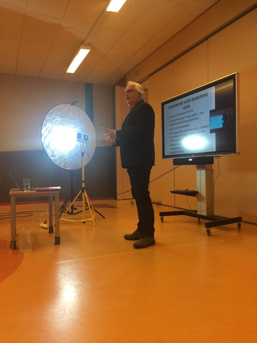 SimoneScholten's tweet photo. De 1e digitale stakeholdersbijeenkomst van Het Sticht. Sprekers Boukje Toering &amp; Kees Vernooy over het belang van lezen. https://t.co/rZKwuIj9Wa