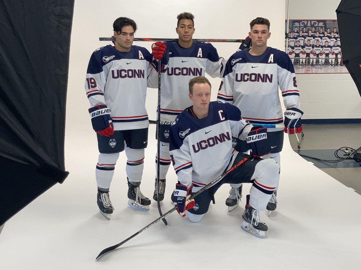 UConnMHOC's tweet photo. 🏒🚌 LEADERSHIP https://t.co/7ervNvOUmt