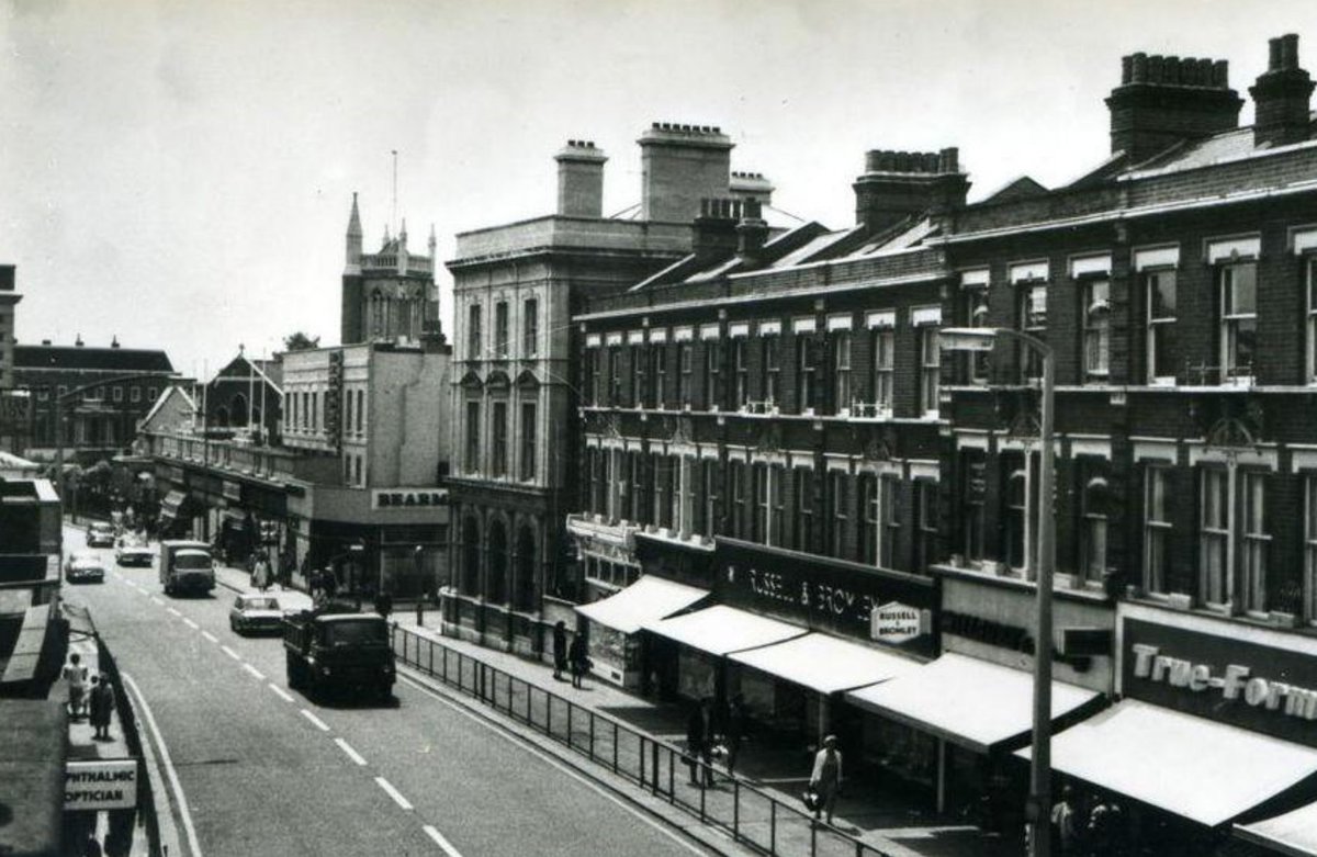 Once one of East London's smartest high streets, Leytonstone had grown decidedly shabbier by the mid-70s, amid rising economic and social unease. Here's an early 70s pic of the High Street I found on  @teninchwheels's feed. It still looks pretty smart here, I'd say…