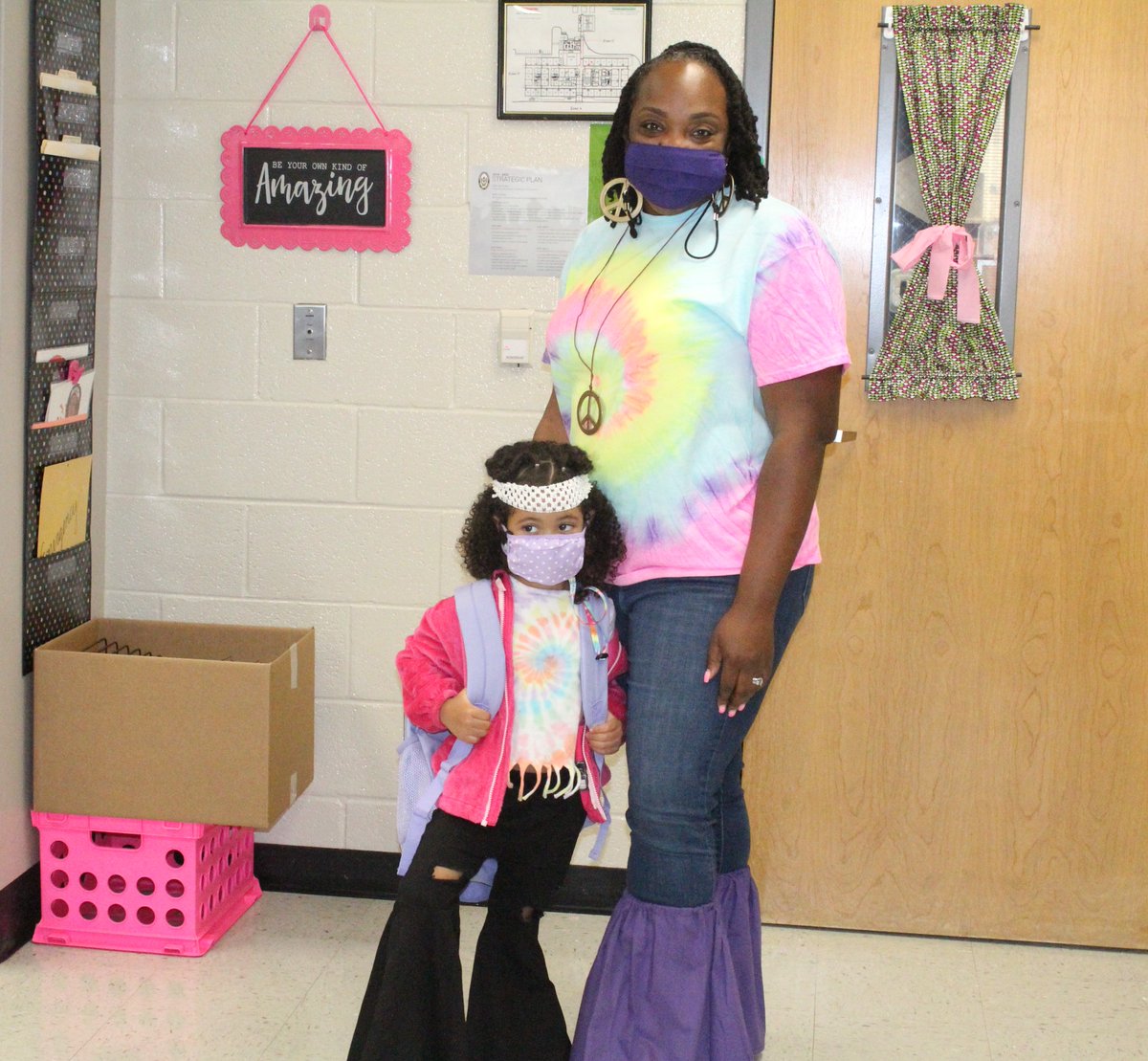 OHES_Covington's tweet photo. Today was Throwback Thursday from #RedRibbonWeek @Ohesap2 @aharris_ohes @MsGarrett_4 #ncssbethebest https://t.co/dINek5RJOu