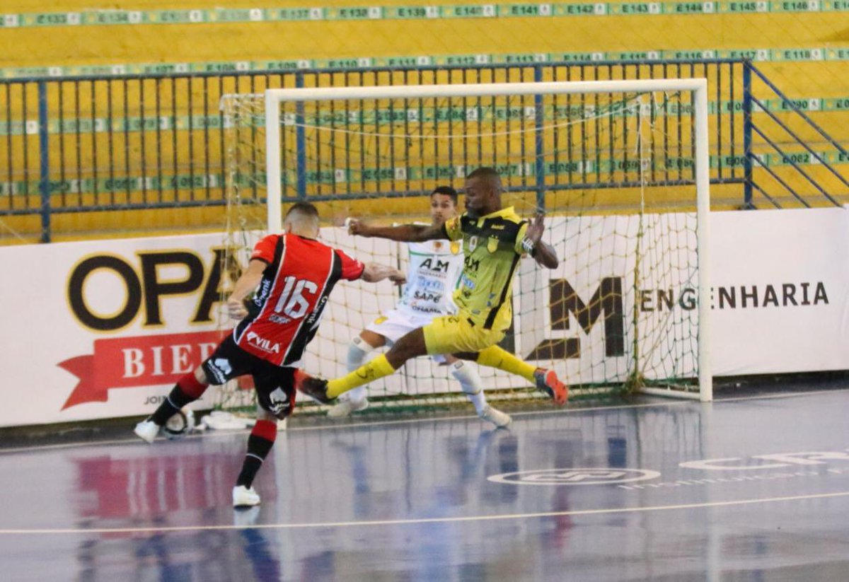 lnfontime's tweet photo. Intervalo de jogo e o @jecfutsal está ganhando da @assoeva por 4 a 0
#LNF2020 #ASSxJEC
📷 Juliano Schmidt https://t.co/AmJvE80GpM