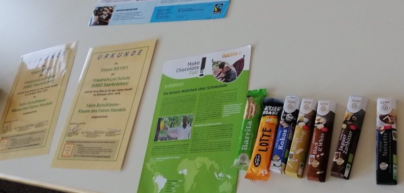 FAIRDREHT's tweet photo. 🍫🎥#Fairtrade-#Schokoverkostung in der #Berufschule @ListKbbz in #Saarbrücken - aufgezeichnet für 🖥️TV-Sendung #Galileo bei #Pro7: Beitrag ist über Fairen Handel.
Unterstützung in der Vorbereitung & beim Dreh durch #Fachpromotor Fairer Handel im #Saarland der @FairesSaarland https://t.co/Bhw5ssaT5a