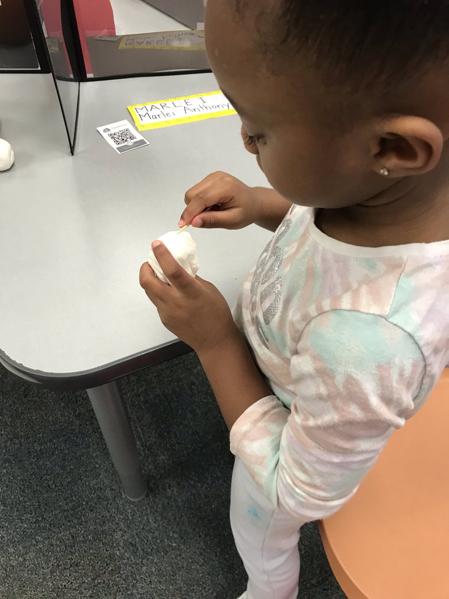 AckelsEmma's tweet photo. My PreK students are painting self portraits with their knowledge of shapes and sculpting pumpkins to develop fine motor skills. We love our experience of the visual arts! #experienceSLE #ExperienceTheArtsSLE https://t.co/AlqQm9QmrV