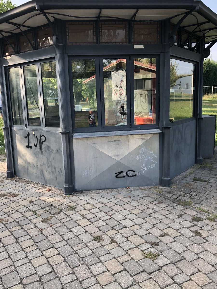 ScuratiRoberto's tweet photo. Strutture fatiscenti al parco delle scuole  di Sedriano.
#sedriano #robertoscurati #territorio #Lombardia  #legasalvini  #legasedriano #parcodellescuole https://t.co/zphFbB9g1c