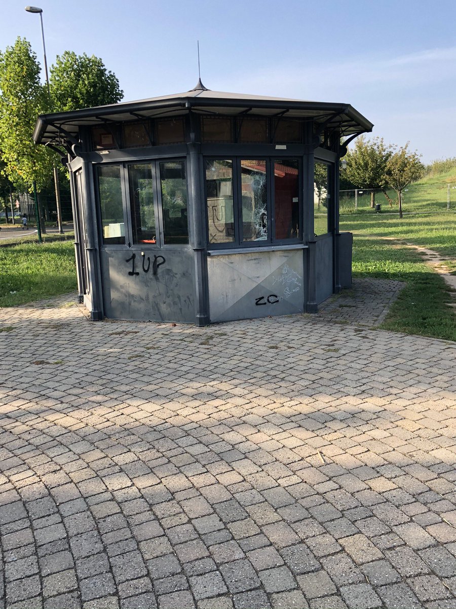 ScuratiRoberto's tweet photo. Strutture fatiscenti al parco delle scuole  di Sedriano.
#sedriano #robertoscurati #territorio #Lombardia  #legasalvini  #legasedriano #parcodellescuole https://t.co/zphFbB9g1c
