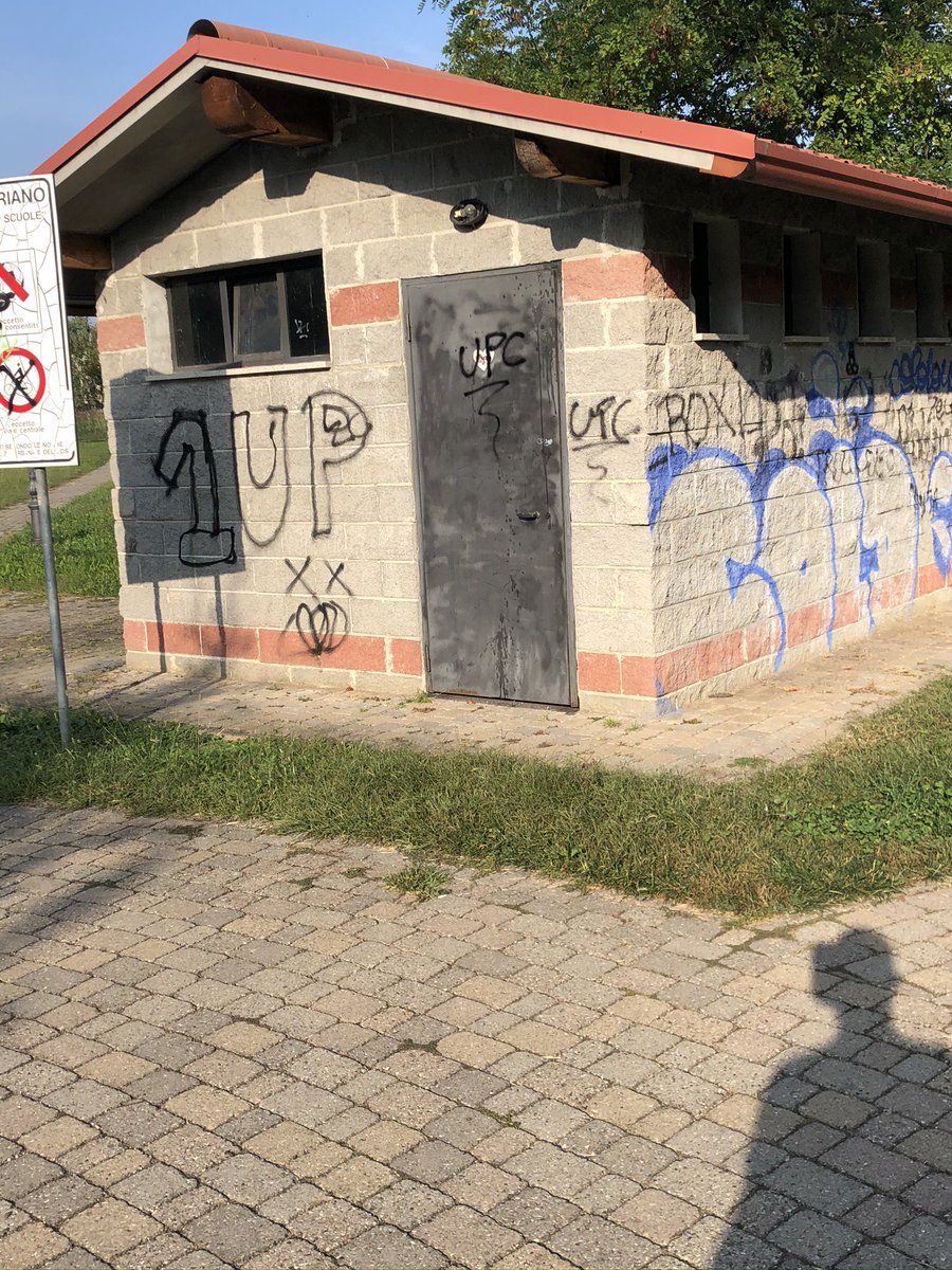 ScuratiRoberto's tweet photo. Strutture fatiscenti al parco delle scuole  di Sedriano.
#sedriano #robertoscurati #territorio #Lombardia  #legasalvini  #legasedriano #parcodellescuole https://t.co/zphFbB9g1c