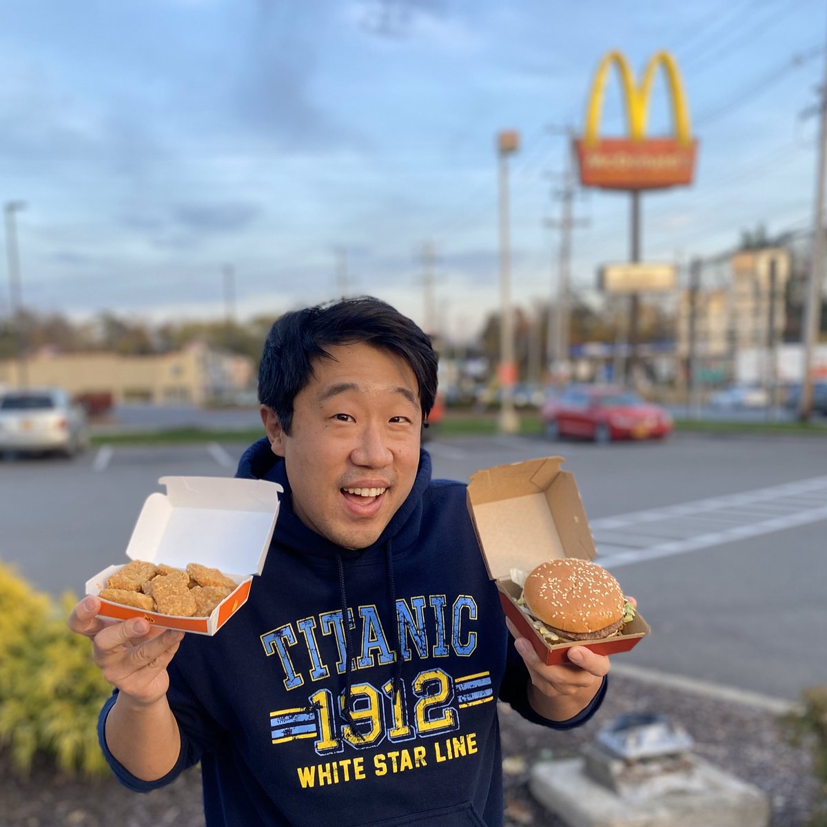 raymondjlee's tweet photo. I ended up getting both! The Big Mac AND the 10-piece McNuggets. Celebrating with the fam at @McDonalds 🍔🍟🥤 https://t.co/RYL8H2EYnD