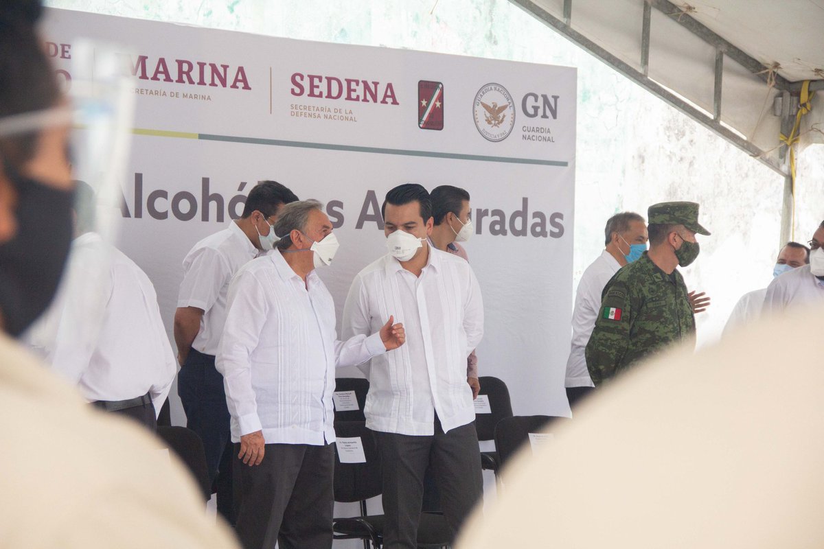PedroArmentiaL's tweet photo. En #Campeche se mantiene la política de cero tolerancia al comercio ilegal de alcohol. Este día atestiguamos con el gobernador @AysaGonzalez, así como con autoridades locales y federales,  la destrucción de bebidas alcohólicas decomisadas en la entidad. https://t.co/x8DqDQTt8r
