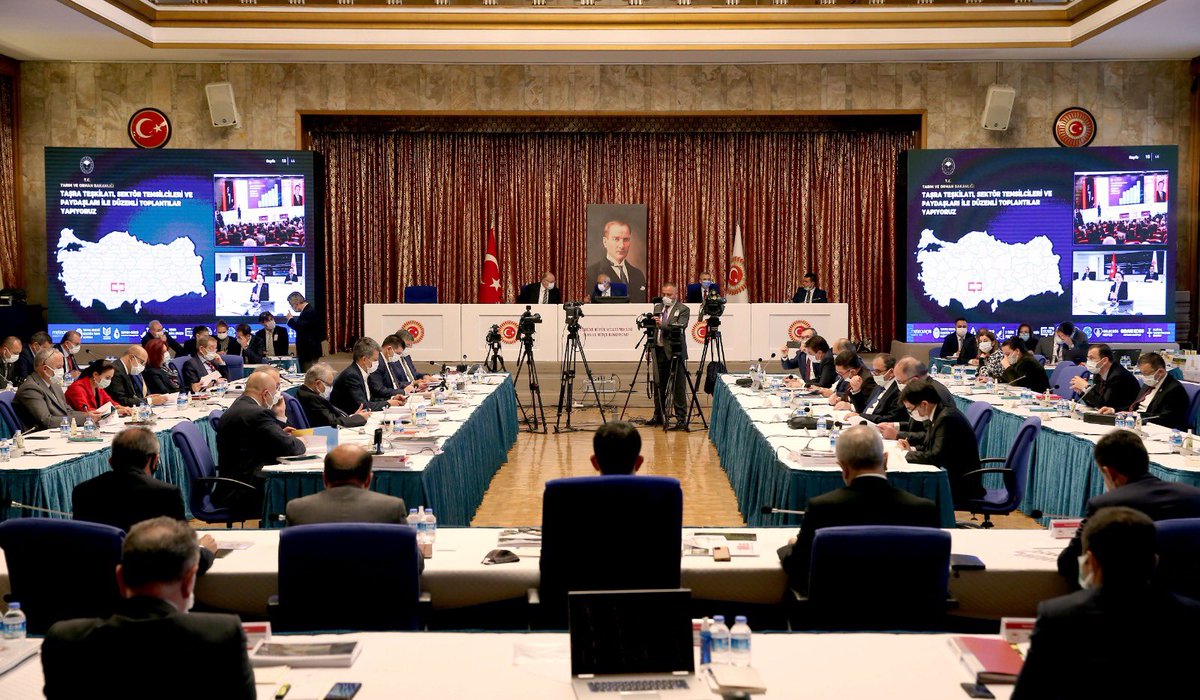 Bakanlığımızın 2021 yılı bütçesi, TBMM Plan ve Bütçe Komisyonu’nda kabul edildi. Komisyon Başkanımıza, değerli üyelerine, milletvekillerimize, çalışma arkadaşlarıma gönülden teşekkür ediyorum. Ülkemize, milletimize, çiftçilerimize hayırlı olsun. Rabbim bizleri muvaffak eylesin.