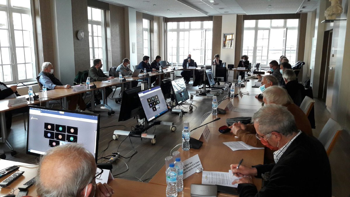 Prefet80's tweet photo. @Prefet80 réunit la commission départementale chasse et faune sauvage #CDCFS pour étudier les conditions d'exercice de la chasse pendant le confinement visant à réguler la faune sauvage et la destruction des espèces responsables de dégâts aux cultures et forêts https://t.co/wAFbHbAF8V