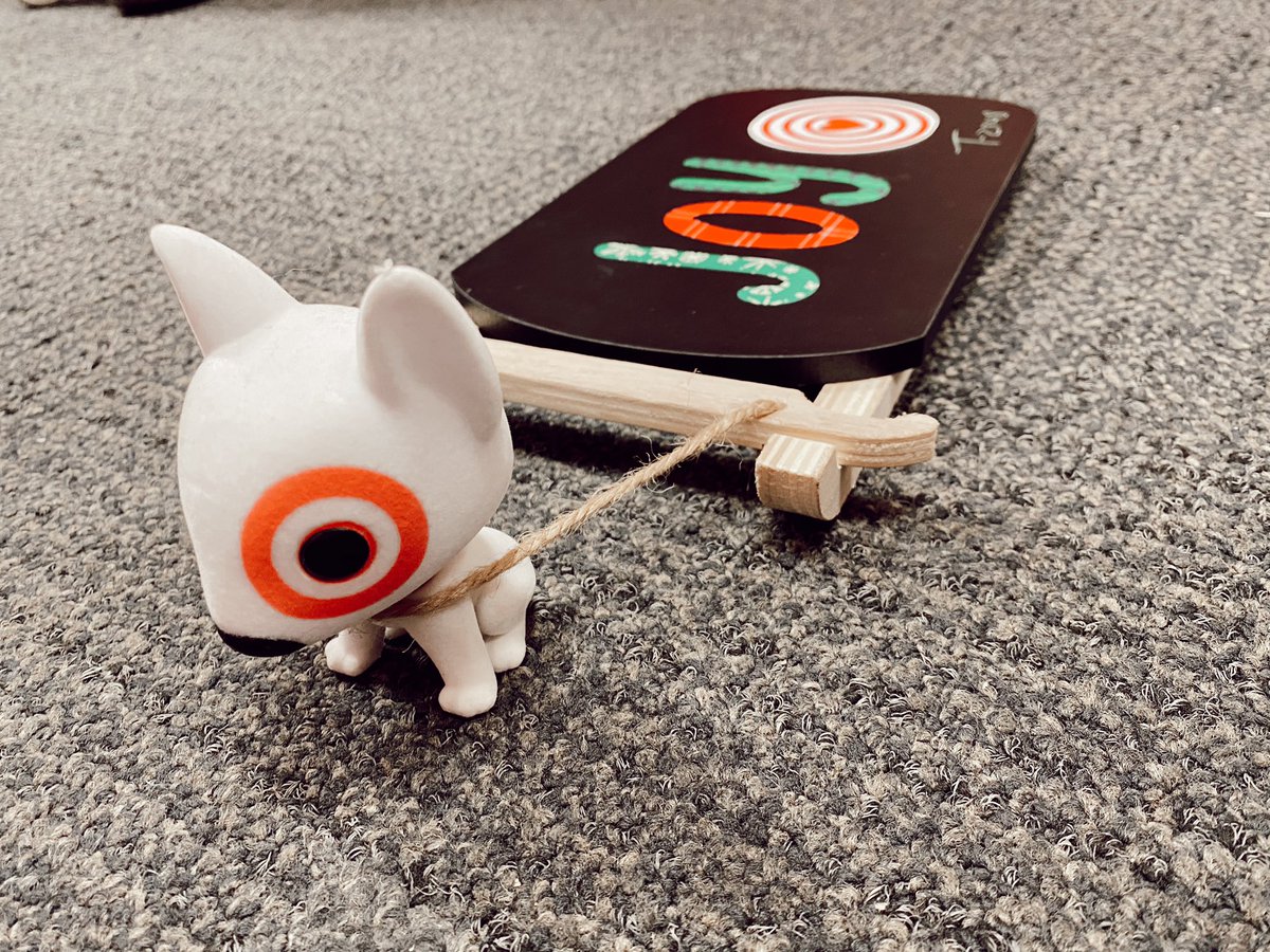 PosadaMeli's tweet photo. Little Bullseye bringing joy to our guest with bigger deals this year and the easiest way to shop at #TARGET #T2848 🎯🎄 #CountdowntoChristmas @EderMendes01 @Izabella121 @AlvaroMontesMo2 https://t.co/yngoUOxRLT
