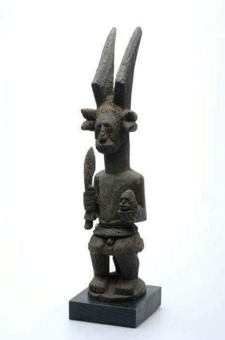 THE IKENGA:( WHY WE WON'T BE POOR).

Aka Ikenga. The strength of a man's arm, whose totem is  that horned figure found in a man's IHU MMỤỌ. 

In Ọdịnanị Faith each man  venerates his/her ikenga because  creativity and wealth are first spiritual.