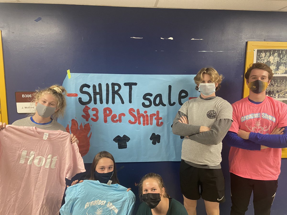 StuCo is cleaning out it’s closet! Come take advantage of our great deals on vintage spirit wear next week during all lunches!