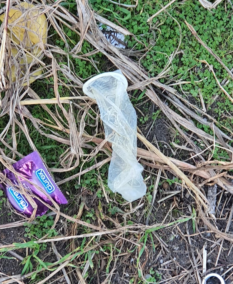 AdrijanPg's tweet photo. Another yummy #condomhunt :) #usedcondom #UsedCondoms #cumloads #cumfilled #fullcondom #cumlover https://t.co/wtExynqBzr