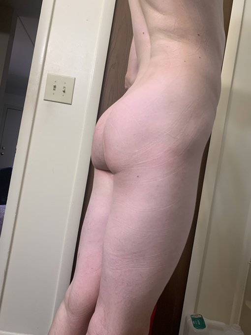 2 pic. Woke up freezing from my nap... who wants to come warm me up while in the bath ?? #Femboy #femboy