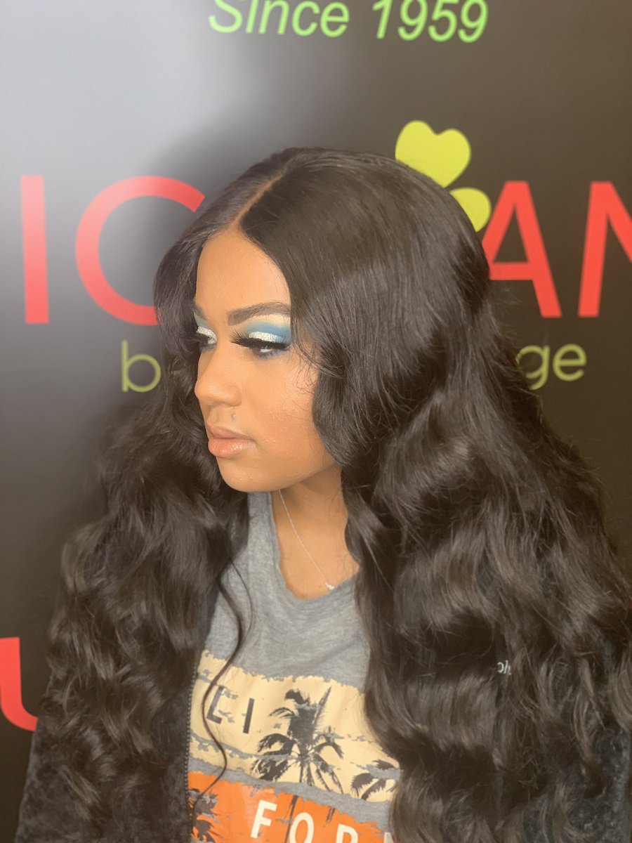 RaquelAmaris's tweet photo. Happy Birthday to one of my first clients! I love you! I had to slay her for the one time lol! Here’s to 22🎊 @_marlayna_ 
.
.
.
#raquelamaris #beautybyraquelamaris #beatbyme #beatbyraquelamaris #indianamua #blackmua #mua #afrolatinamua #birthdaymakeup #cosmetologystudent https://t.co/T8uuK6HaR1