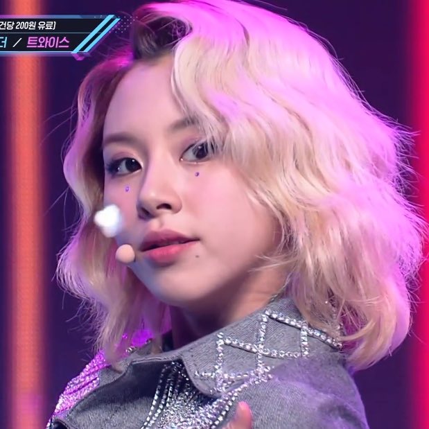 chaeypics's tweet photo. her gaze. https://t.co/Fr9eDVseWv