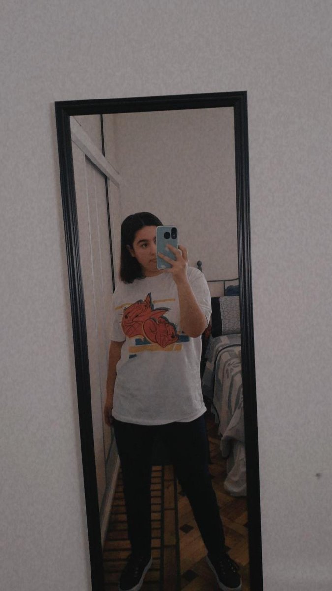 91sstill's tweet photo. hola soy ari tengo 17 añitos y nada estoy hace pila en el fandom cualquier cosa me pueden hablar 😝#SelfieForNano https://t.co/zxCW28WCEX
