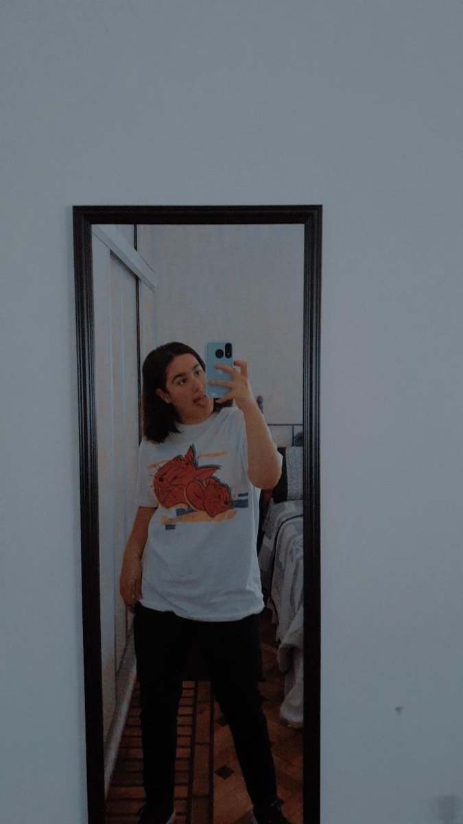 91sstill's tweet photo. hola soy ari tengo 17 añitos y nada estoy hace pila en el fandom cualquier cosa me pueden hablar 😝#SelfieForNano https://t.co/zxCW28WCEX