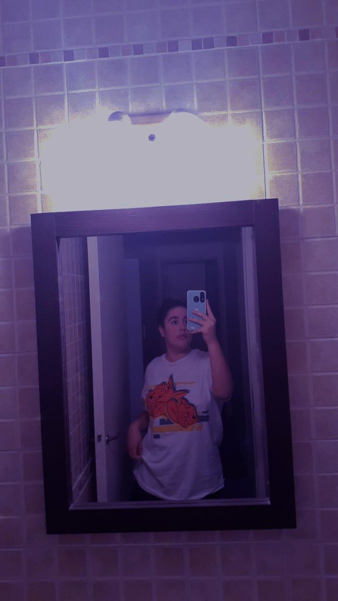 91sstill's tweet photo. hola soy ari tengo 17 añitos y nada estoy hace pila en el fandom cualquier cosa me pueden hablar 😝#SelfieForNano https://t.co/zxCW28WCEX