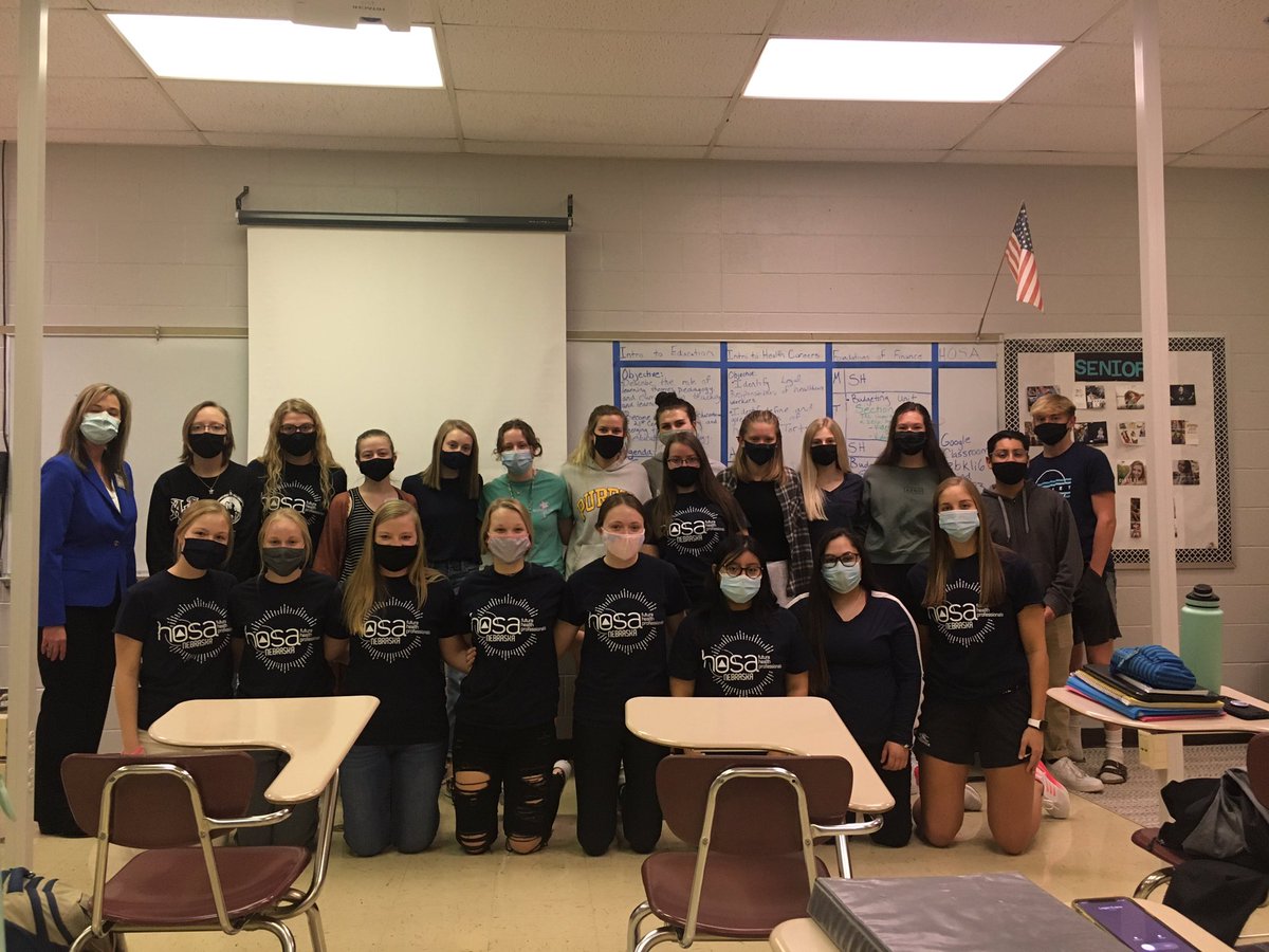 LisaConKow's tweet photo. What a great opportunity @HosaNorfolk students had to listen to Kelly Driscoll, CEO @FaithRegional speak about her career. Many thanks! #hosaweek @NebraskaHOSA @nhs_academies #npspanthers https://t.co/lTEHCHk85H