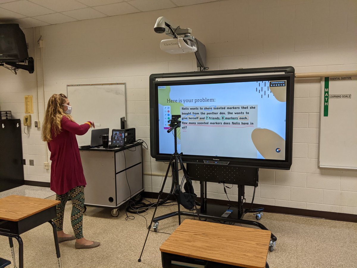 tklandreth's tweet photo. Mrs. Reavis is rocking teaching with the new tech setup! @nhpanthers @wsfcs #teachersareawesome https://t.co/ZMpTuVU96G