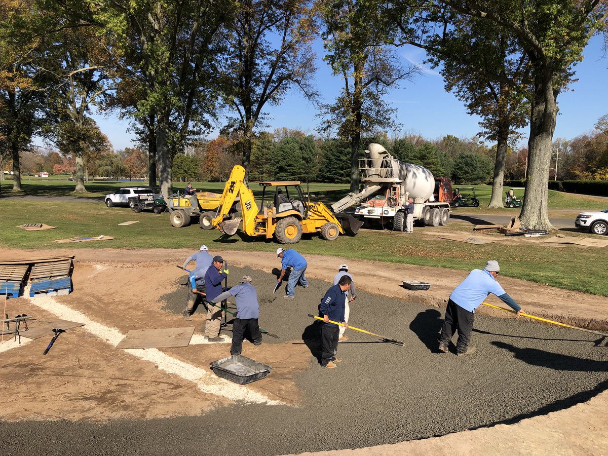 Bradhelcoski's tweet photo. Another great @CapConGolf pour at @OldYorkRoadCC. @oyrccgrounds has his course looking amazing! Give @EwingIrrigation a call for your bunker renovations! https://t.co/NXAR9p4qM3