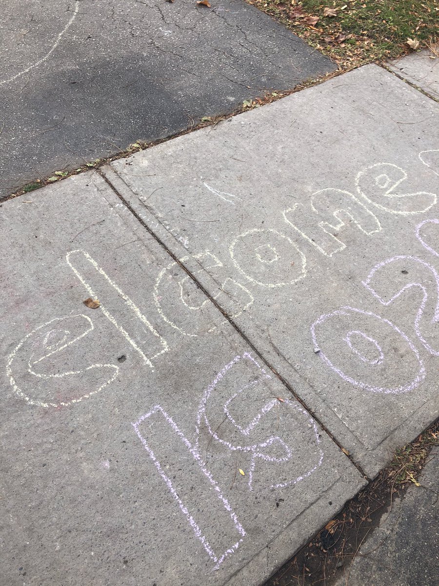 kinderroom1502's tweet photo. @kinderroom1502 @StJeromeCES @YCDSB walked our neighbourhood and saw a few of our remote friends! #thanksforwelcome #friendsforver https://t.co/1td8ouL1l6