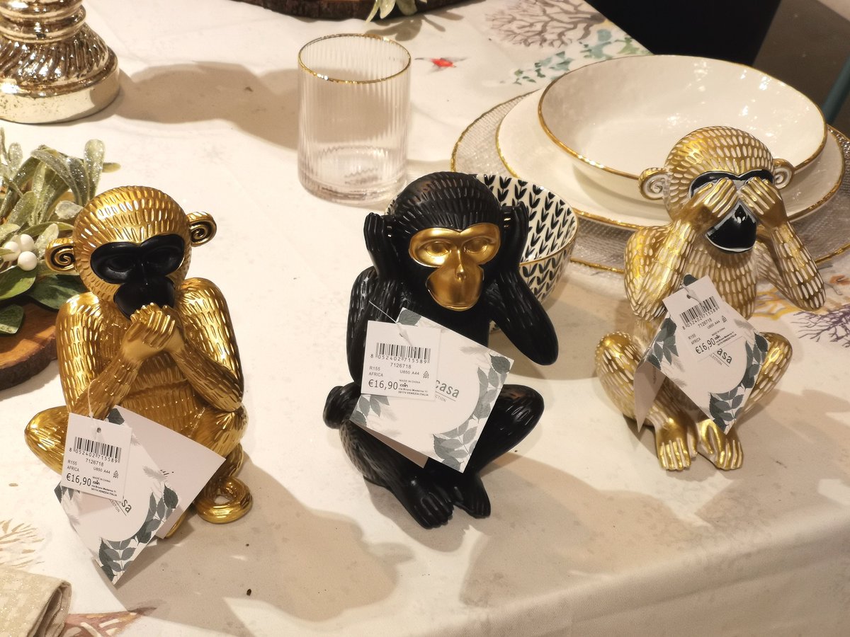 ita_co_ch's tweet photo. 【Coincasa 一押しクリスマスオブジェクト】
2020年、イタリアのクリスマスを彩る3匹のゲスト「見ざる🙈言わざる🙊聞かざる🙉」が登場!数量限定(知らんけど)なので、欲しい方はお早めに。ちなみに16.90 ユーロ/匹 。
#italia #Natale #見ざる言わざる聞かざる #Coincasa https://t.co/UKv0MnwSBA