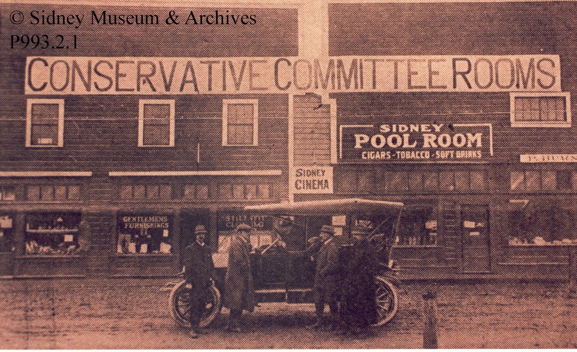 SidneyMuseum's tweet image. Ever wondered what Sidney's first theatre looked like? Well here it is! In 1913 it was only a tiny space on Beacon. Can you find the sign? #SidneyMuseum #Sidney #TBT #NorthSaanich
