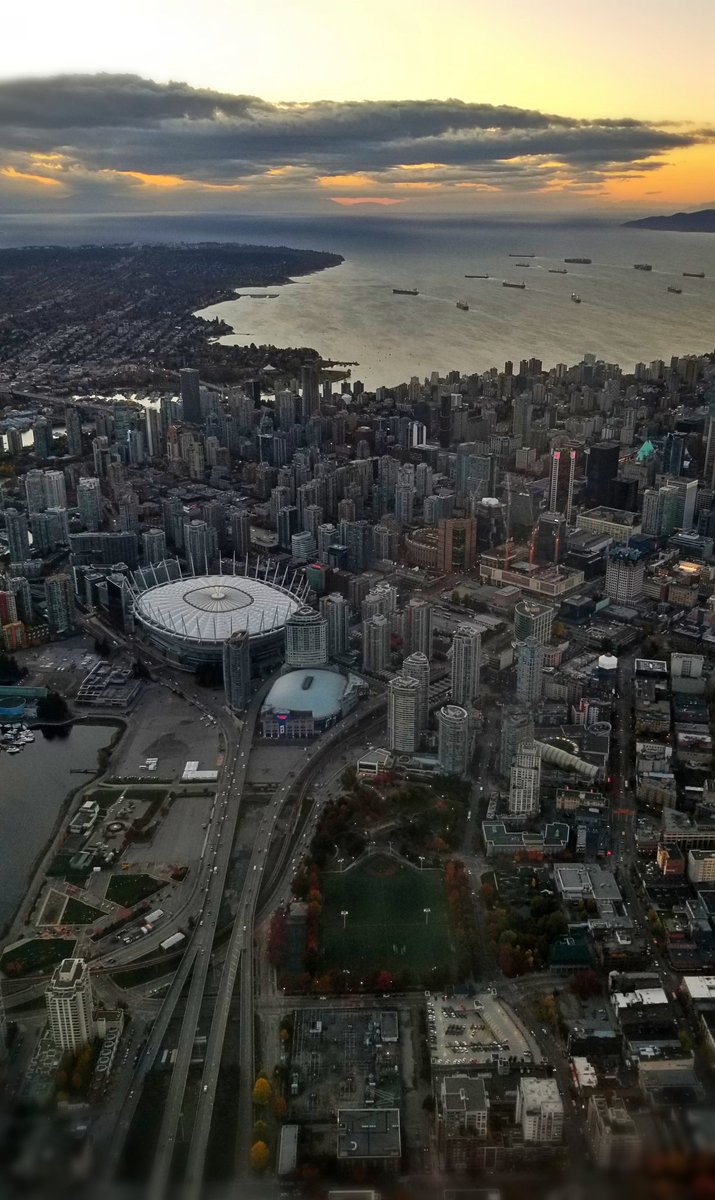 Beautiful #Vancouver at #sunset 😍 #YVR #Vancity #helicopterlife <a href="/AM730Traffic/">AM730Traffic</a> <a href="/GlobalBC/">Global BC</a> <a href="/CKNW/">CKNW</a> <a href="/604Now/">604 Now | Vancouver</a> <a href="/MyVancouver/">Destination Vancouver</a> <a href="/1K_things/">Things to do in Van</a> <a href="/downtownvan/">Downtown Van</a> <a href="/bcplace/">BC Place</a> <a href="/igvancouver/">Instagram Vancouver</a>