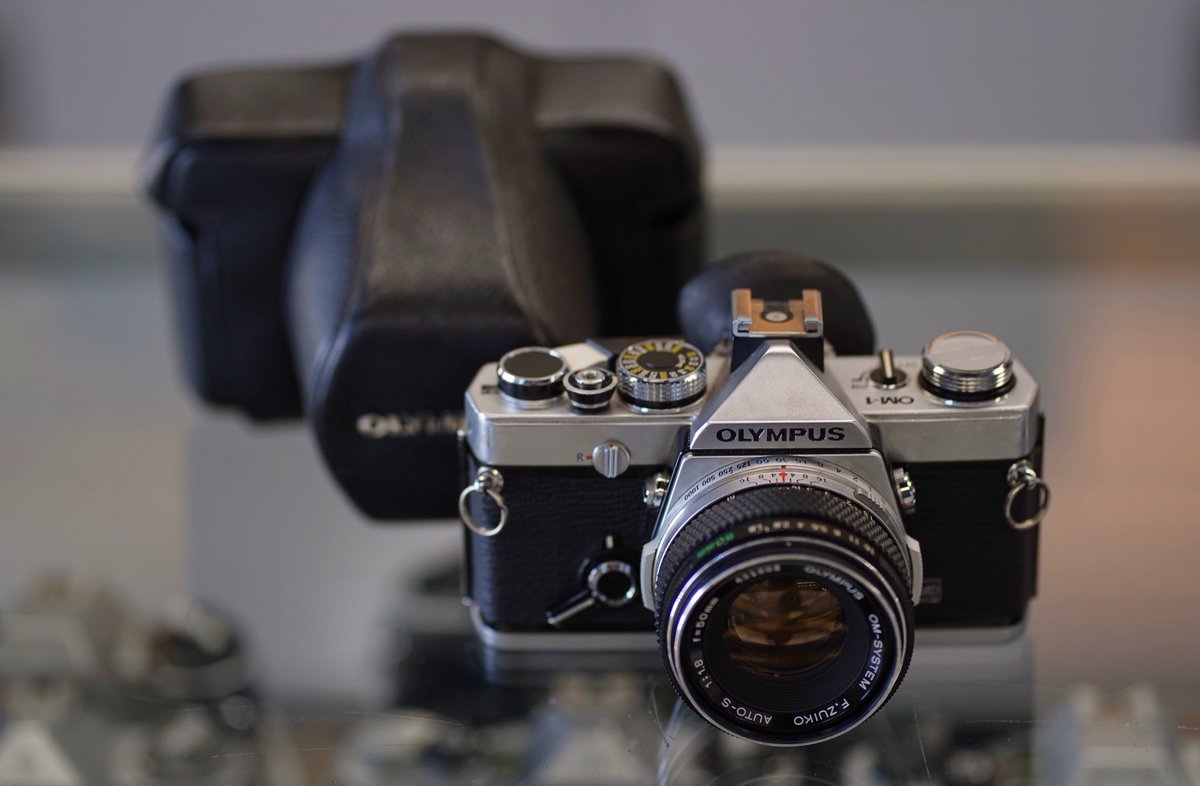fantailmedia's tweet photo. A gentle reminder that #filmisnotdead; this #vintage beauty is a tested, working camera, and should show up on @NationalCamera website in a few days. Photographed with the @SonyAlpha A7III &amp; their 85mm lens. #shoplocal. #getarealcamera https://t.co/Dd2WyO050n