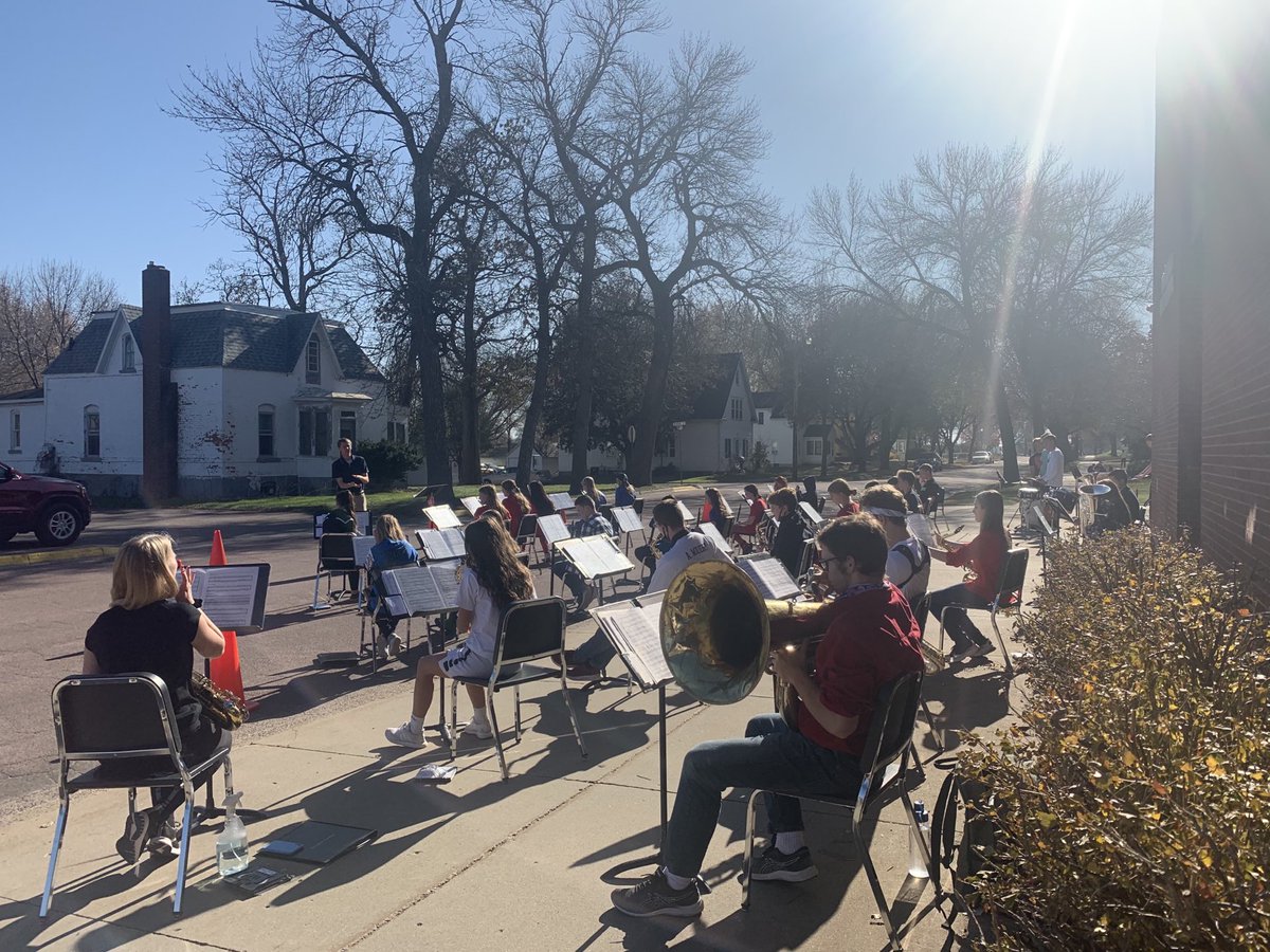 HSprin85's tweet photo. SHS Band enjoying this wonderful November weather! https://t.co/mknnr8aXZF