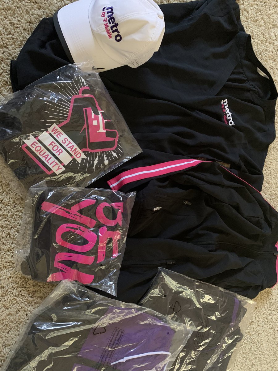 mayajbrooks's tweet photo. Thank you @JonFreier my bounty of beauties from the Appreciation Week nominations  @TMobileGear thanks to @KJTruth32 for the nom #lanorth  #westisbest https://t.co/MVlSh51SPl