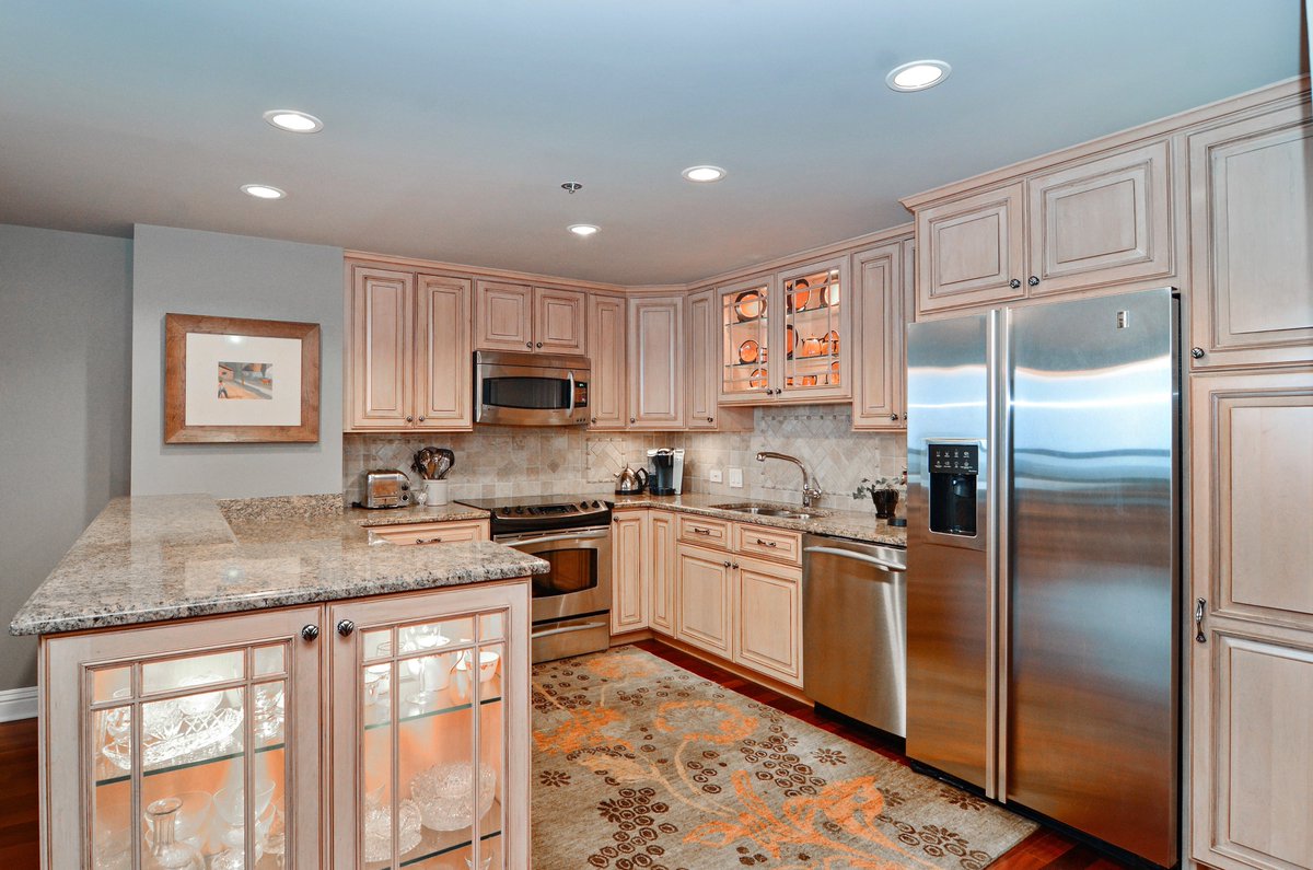 michaelrosnblum's tweet photo. Looking for a luxury rental? Contact me about our #ChicagoWaterTowerCollection #180EPearson4402 https://t.co/2rd5tYMlPi