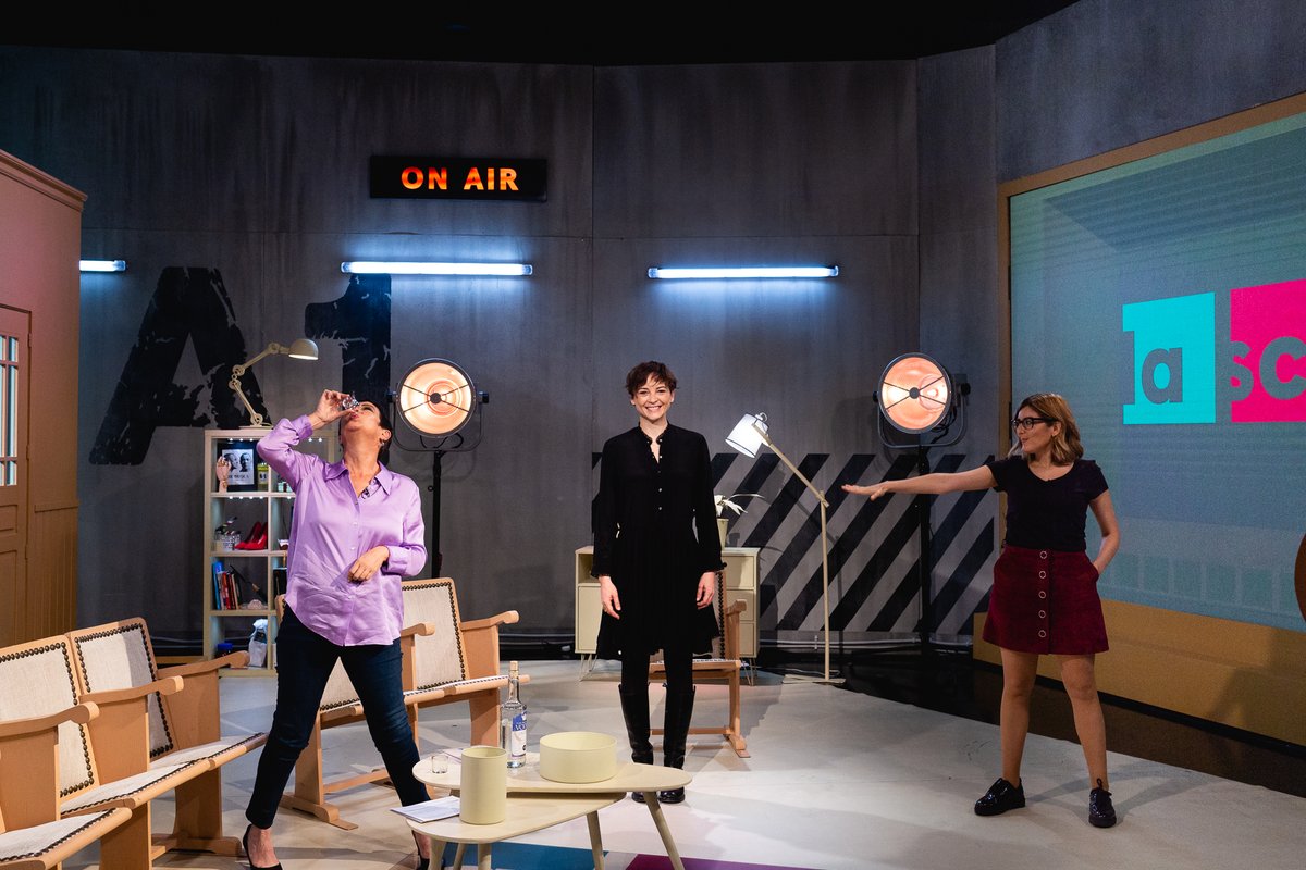 LaScript's tweet photo. Esta noche @maguerram y @pepablanes van a entregarse a la trifulca, que tenemos ESPECIAL SERIES en #LaScriptenMovistar: #Roadkill, #BaghdadCentral, #Moonbase8, #YearsAndYears... y la visita de
@LeonorWatling1 con el estreno de #Nasdrovia
A las 22h en @MovistarCine https://t.co/EMklAeqeZx