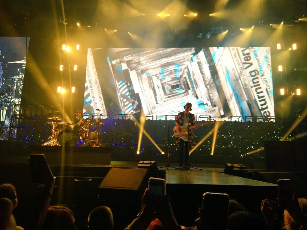 Javii_G19's tweet photo. Exactly one year ago today, Nov 5th, 2019, I saw twenty one pilots for the first time live. Probably the best night of my entire life. I can't wait to get back to the shows. Stay alive guys, it's definitely worth it 💛 ||-// https://t.co/dKQDQLtITq