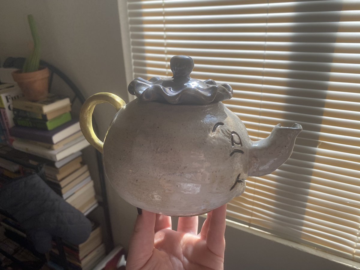 expressionofmo1's tweet photo. Chip and Mrs. Potts.
hand thrown/sculpted ceramic set.
$20 https://t.co/du70pOkiXk