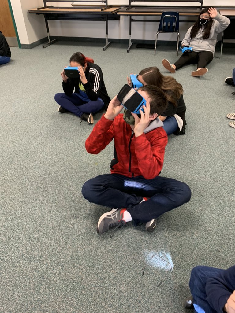 joneSCIENCE5's tweet photo. Huge shoutout to @CoachPullano for spending time at GMS to take our students through a virtual reality of the body systems! #weareGMS #7thscience https://t.co/I5VUgr3O5X
