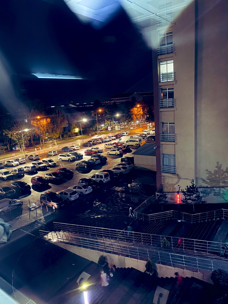 Boşa yaşadığımızı hastanenin camından dışarıyı izlerken farkettim.