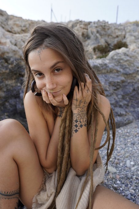 Anyone who subscribes to my &Ouml;nlfans today will receive a full video of me squirting 💧💧💧 https://t.co/VPFer0j0ci