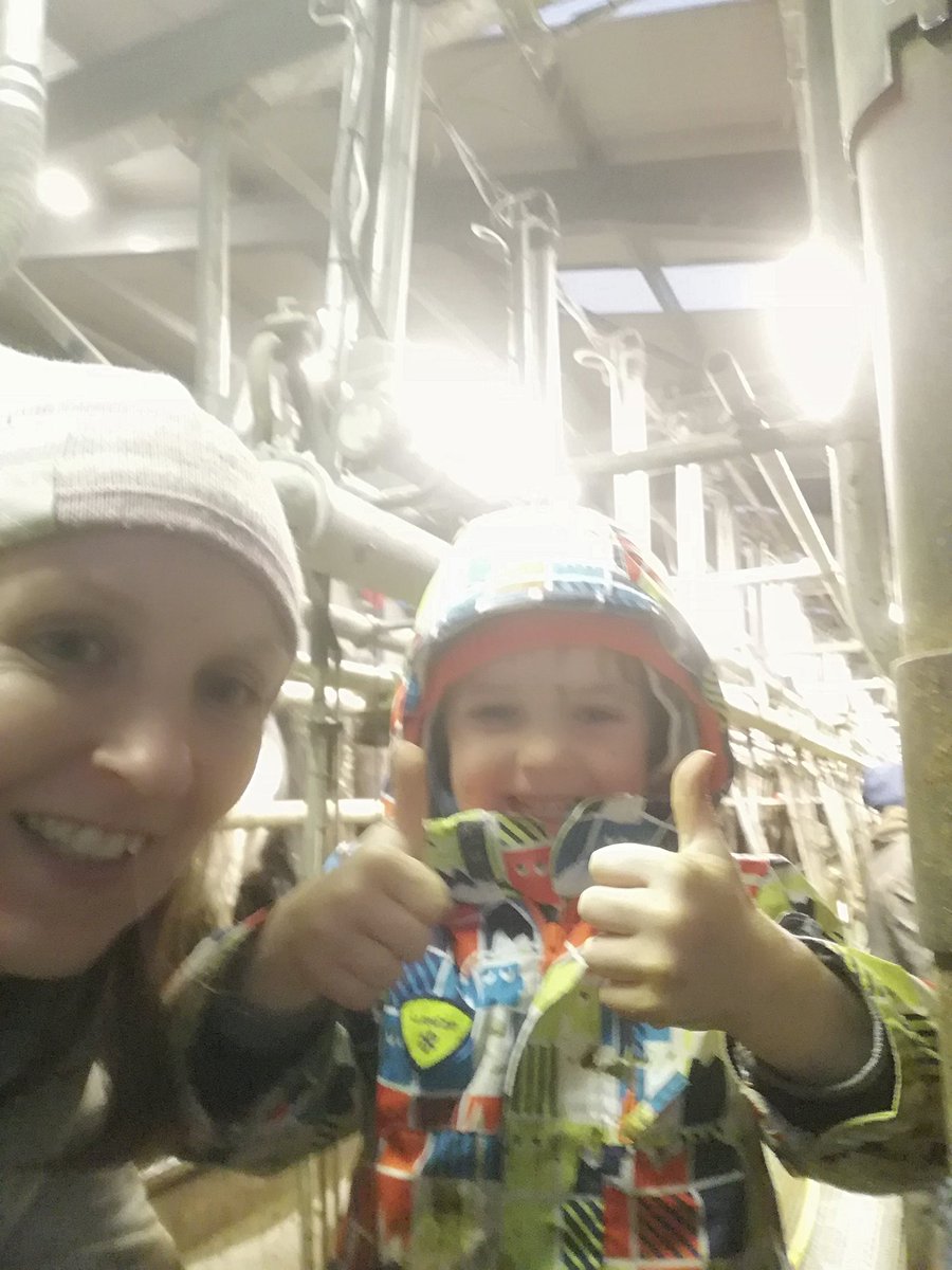 sidesaddlejen's tweet photo. Teamwork in the parlour again tonight! #minifarmers #familyfarming https://t.co/4B9w1F1o7N