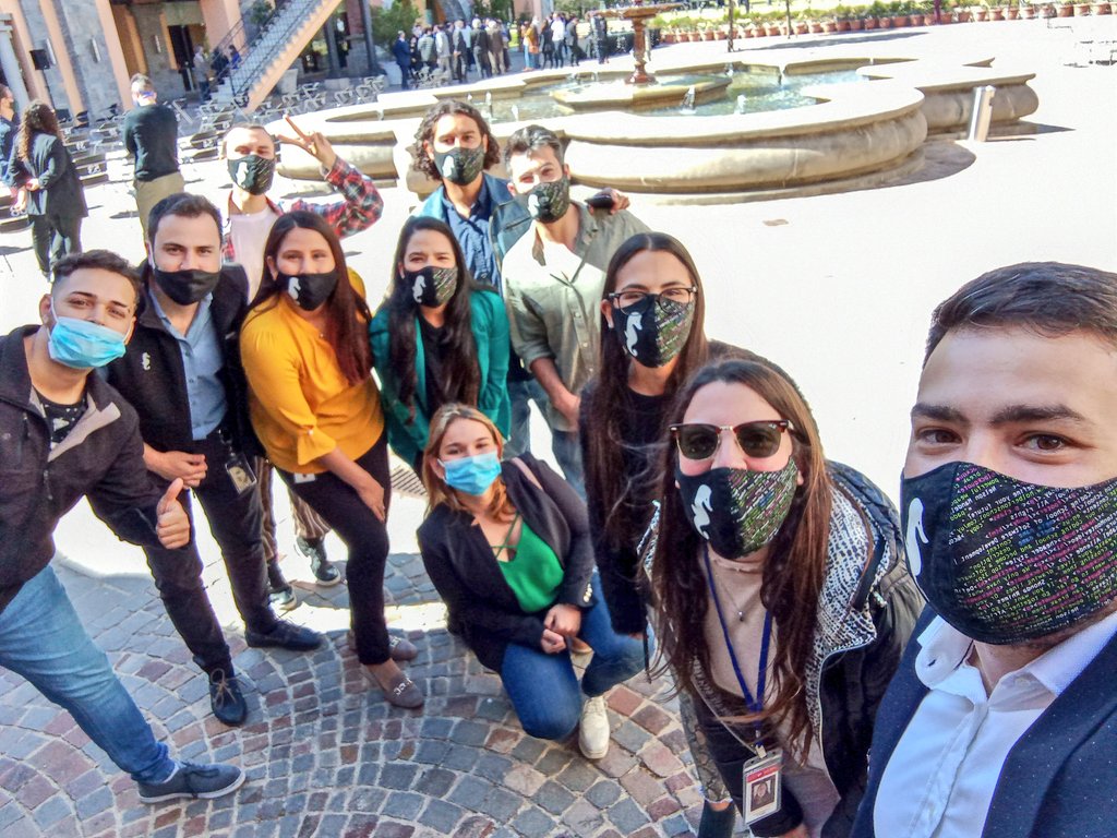 NoraKNavarrete's tweet photo. Con algunos #Holbies de #C13 https://t.co/sO6nHXnof2