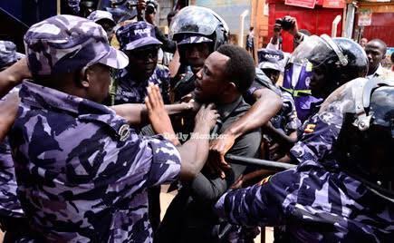 siimapraise's tweet photo. From wea i stopped; we the youth are responsible for change in this state, this state is our responsibility. We are the major victimz of all these babaric acts if we dont stand up no body will #StopPoliceBrutalityinuganda #StopPoliceBrutalityinuganda i am back! https://t.co/Insj93q5gv