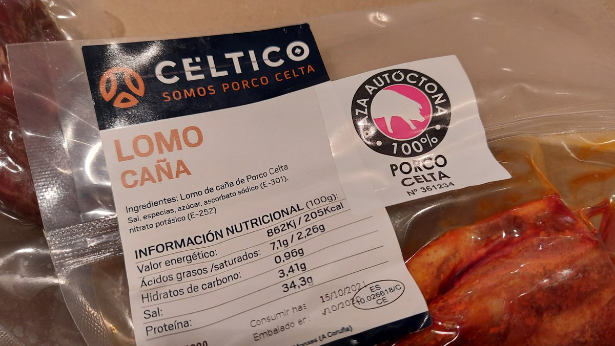 profesorFP's tweet photo. "Céltico" é a marca dun pequeno productor de @ASOPORCEL do concello de Muras que se chama Mario Rouco Rey, él e o creador, e "DOD Celtas da Ulloa" é quen lle proporciona os animáis, colaborando tamén na distribución do produto 😊 #pequenoprodutor #celta #Galiza #razaautóctona https://t.co/gU2K00dPzz