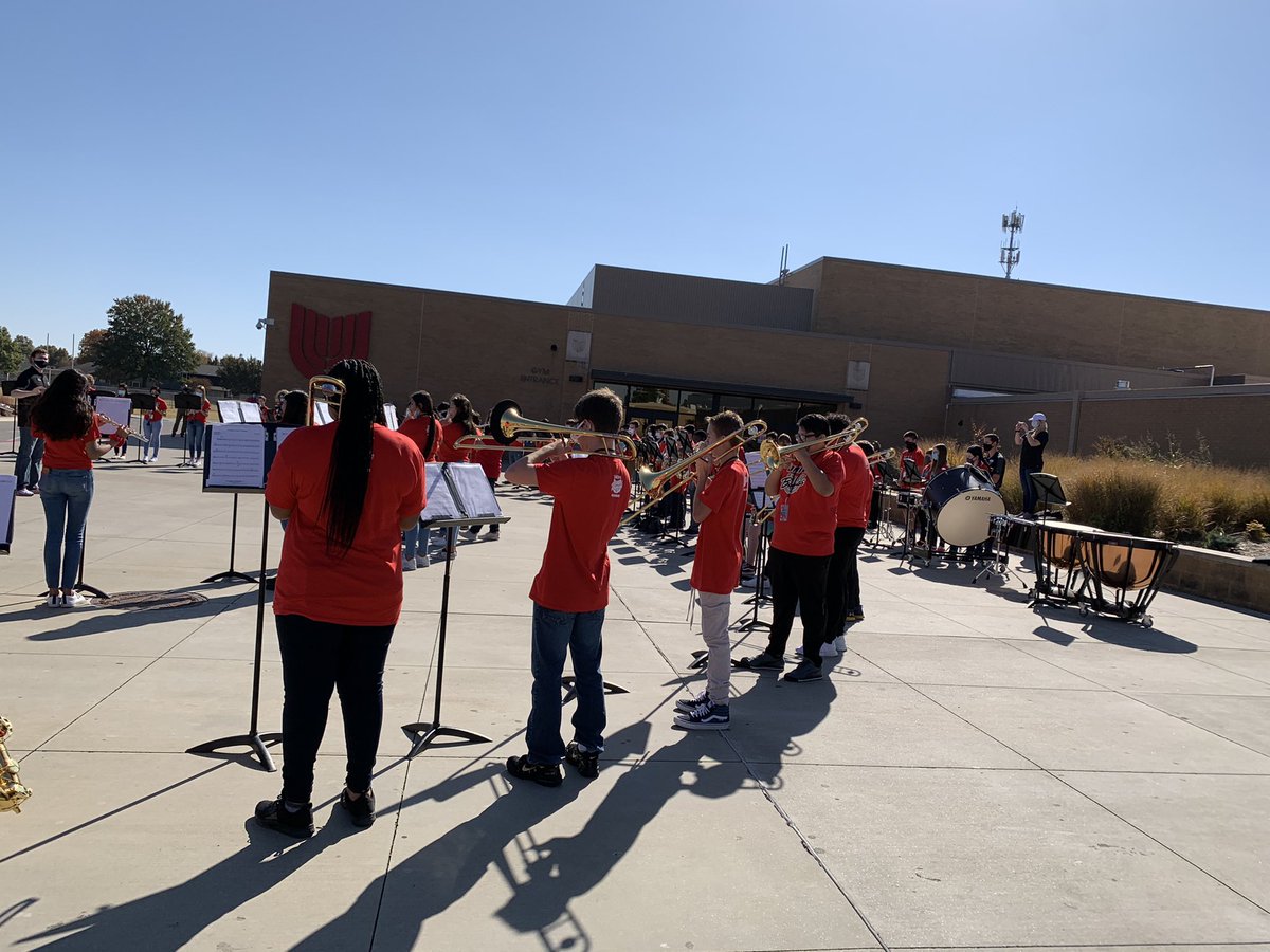union8center's tweet photo. Absolutely beautiful day for an outdoor 8th grade band concert! 🎶🎵💕🎶🎵 https://t.co/LLvPFsqpaG